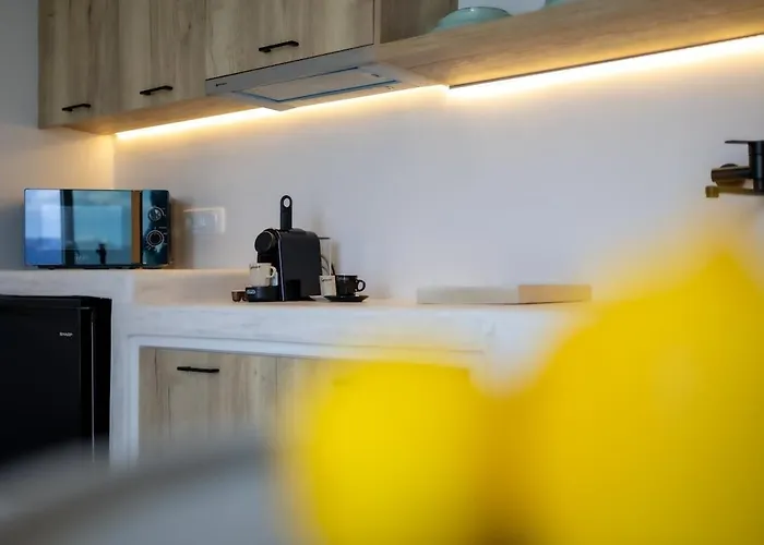 Christina's Cozy Snuggery Akrotírion