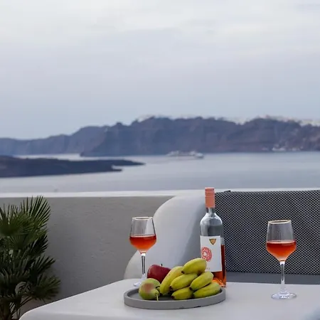 Christina's Cozy Snuggery * Акротири