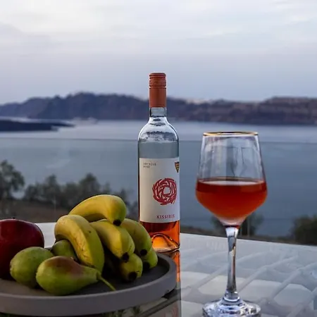 Christina's Cozy Snuggery Акротири