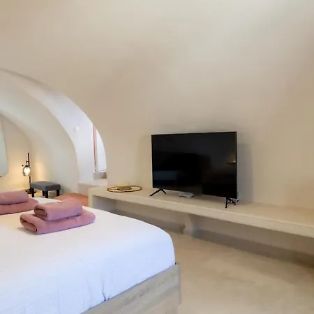 Christina's Cozy Snuggery * Akrotiri (Santorini)