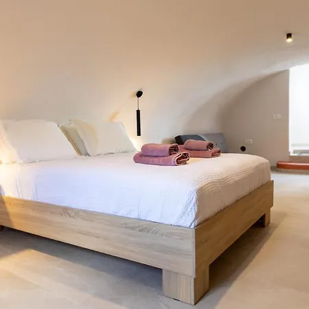 Christina's Cozy Snuggery * Akrotiri (Santorini)