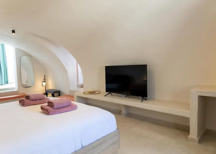 Christina's Cozy Snuggery * Akrotiri (Santorini)