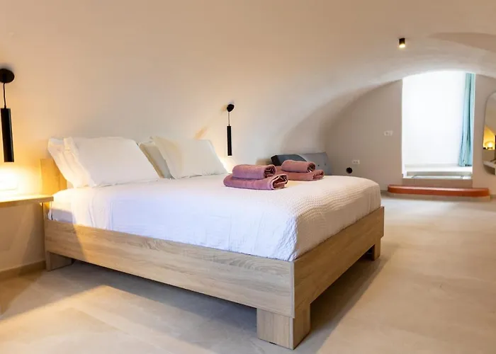 Christina's Cozy Snuggery * Akrotiri (Santorini)