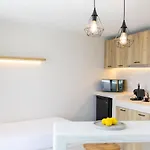 Christina's Cozy Snuggery Akrotírion