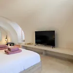 Christina's Cozy Snuggery * Akrotírion